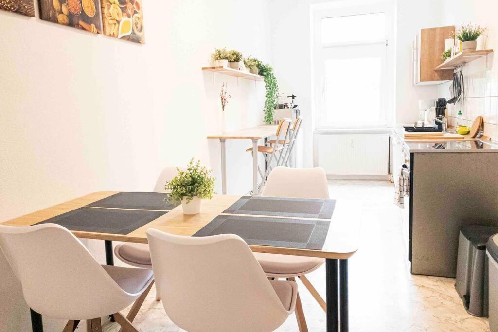 Top Moderne Wohnung In Leipziger Altbau - Netflix Inklusive Εξωτερικό φωτογραφία