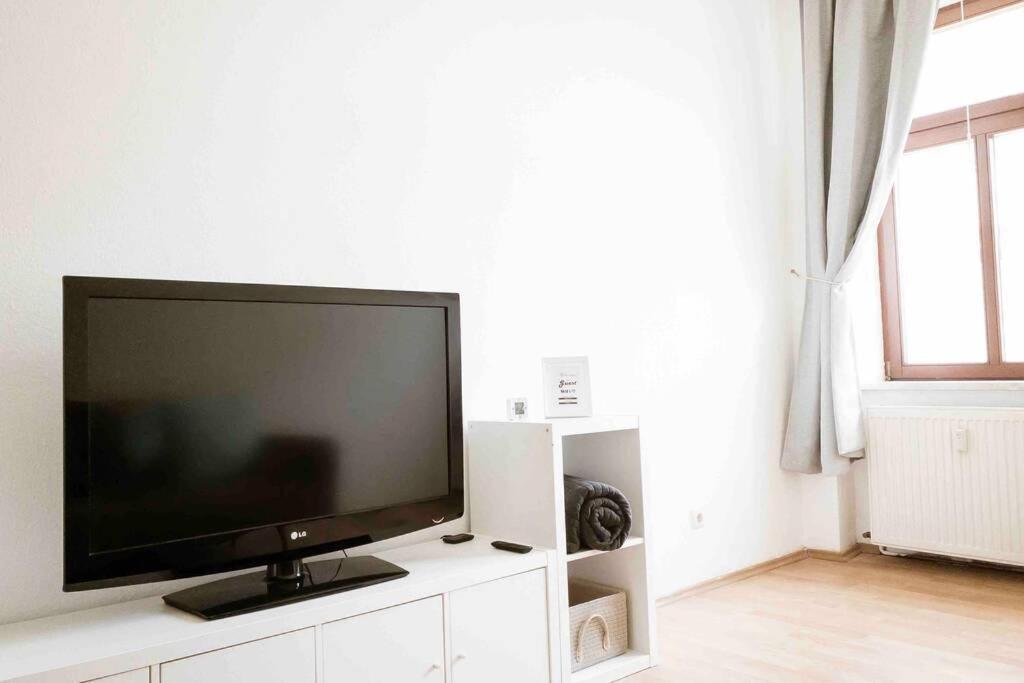 Top Moderne Wohnung In Leipziger Altbau - Netflix Inklusive Εξωτερικό φωτογραφία
