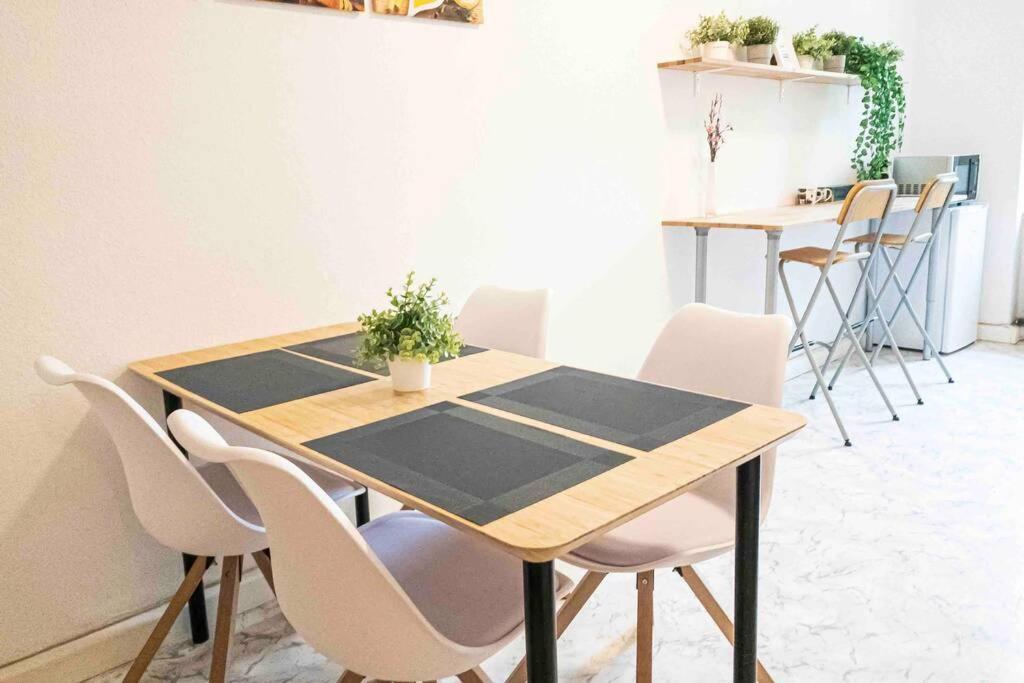 Top Moderne Wohnung In Leipziger Altbau - Netflix Inklusive Εξωτερικό φωτογραφία